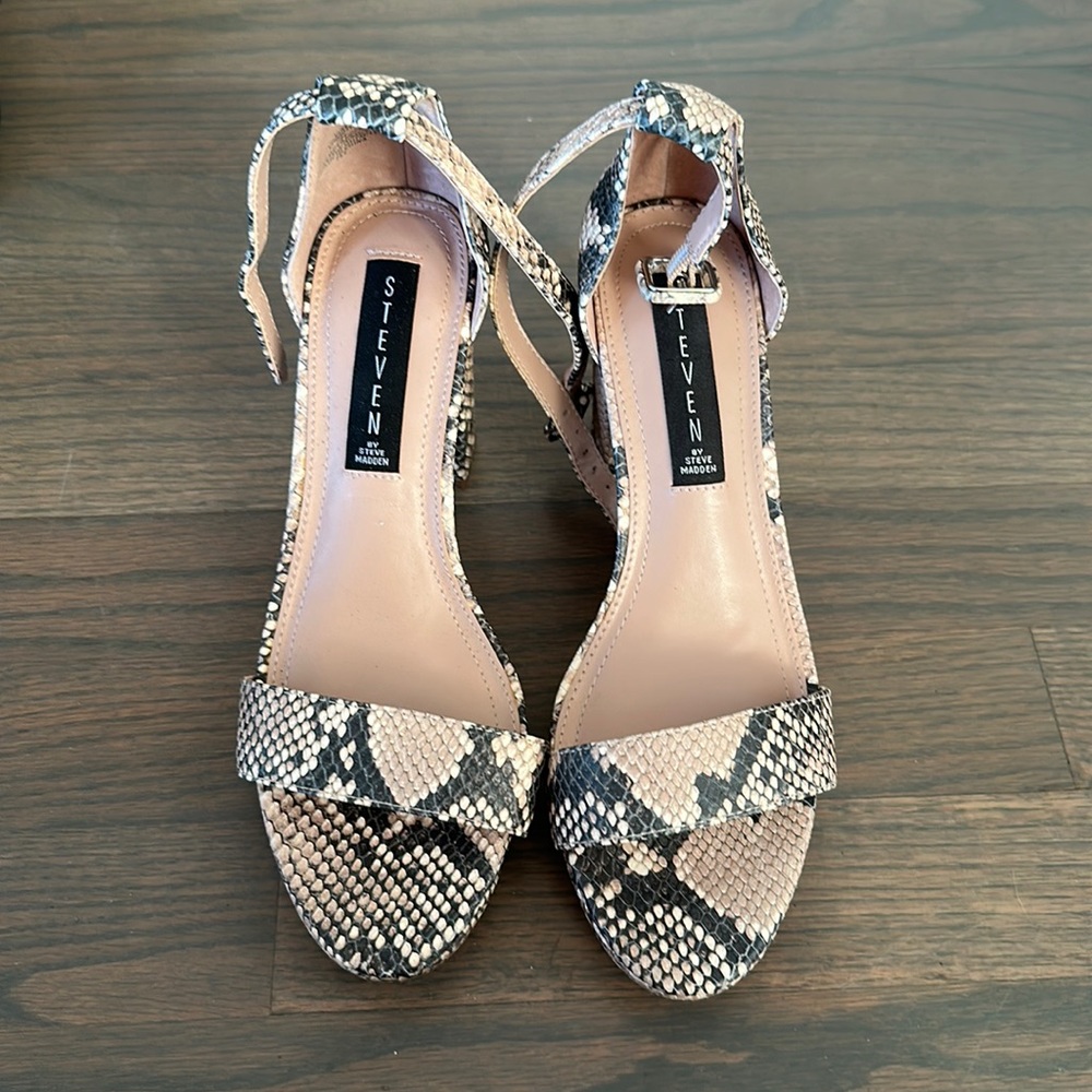 NWT Steve Madden snake skin pumps size 7